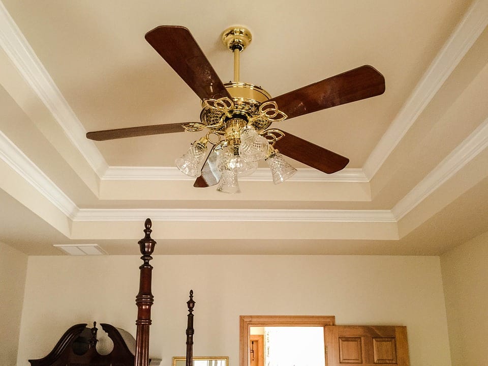 How to clean a ceiling fan